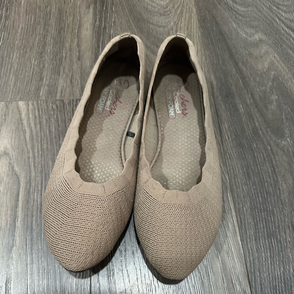 SKECHERS AIR COOLED MEMORY FOAM FLATS - SIZE 10 - TAUPE - Picture 1 of 3